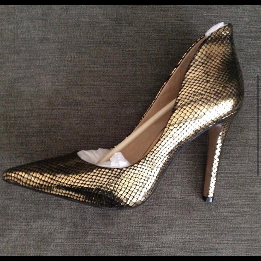 Jessica Simpson Gold Pumps - Picture 3 of 5